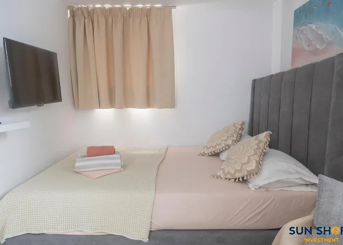 Explore Greece From Cozy City Centre Apartment