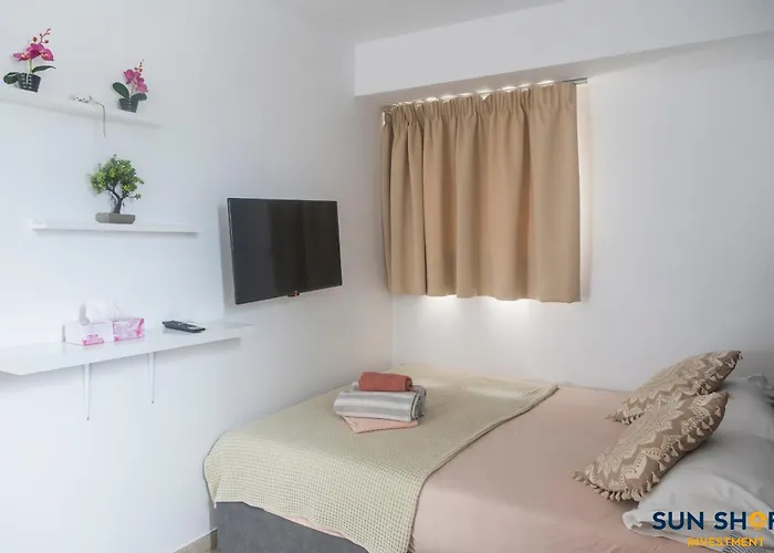 Explore Greece From Cozy City Centre Apartment